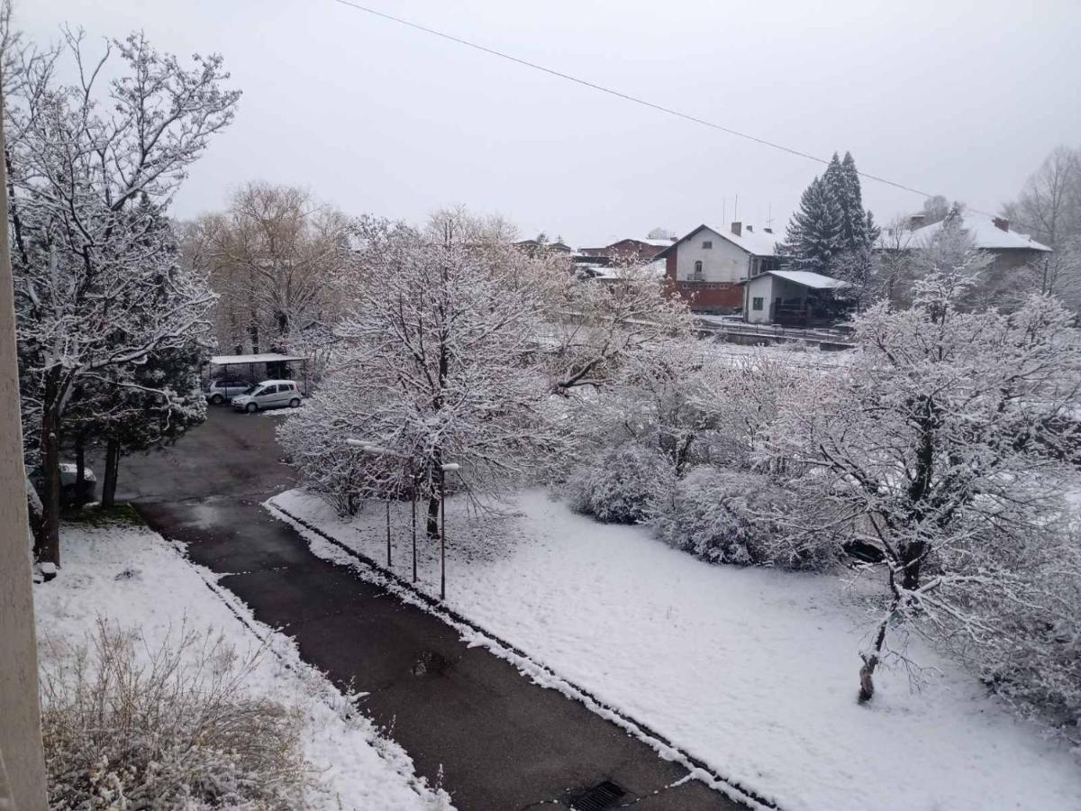 Хотел Оренда Dupnița Exterior foto